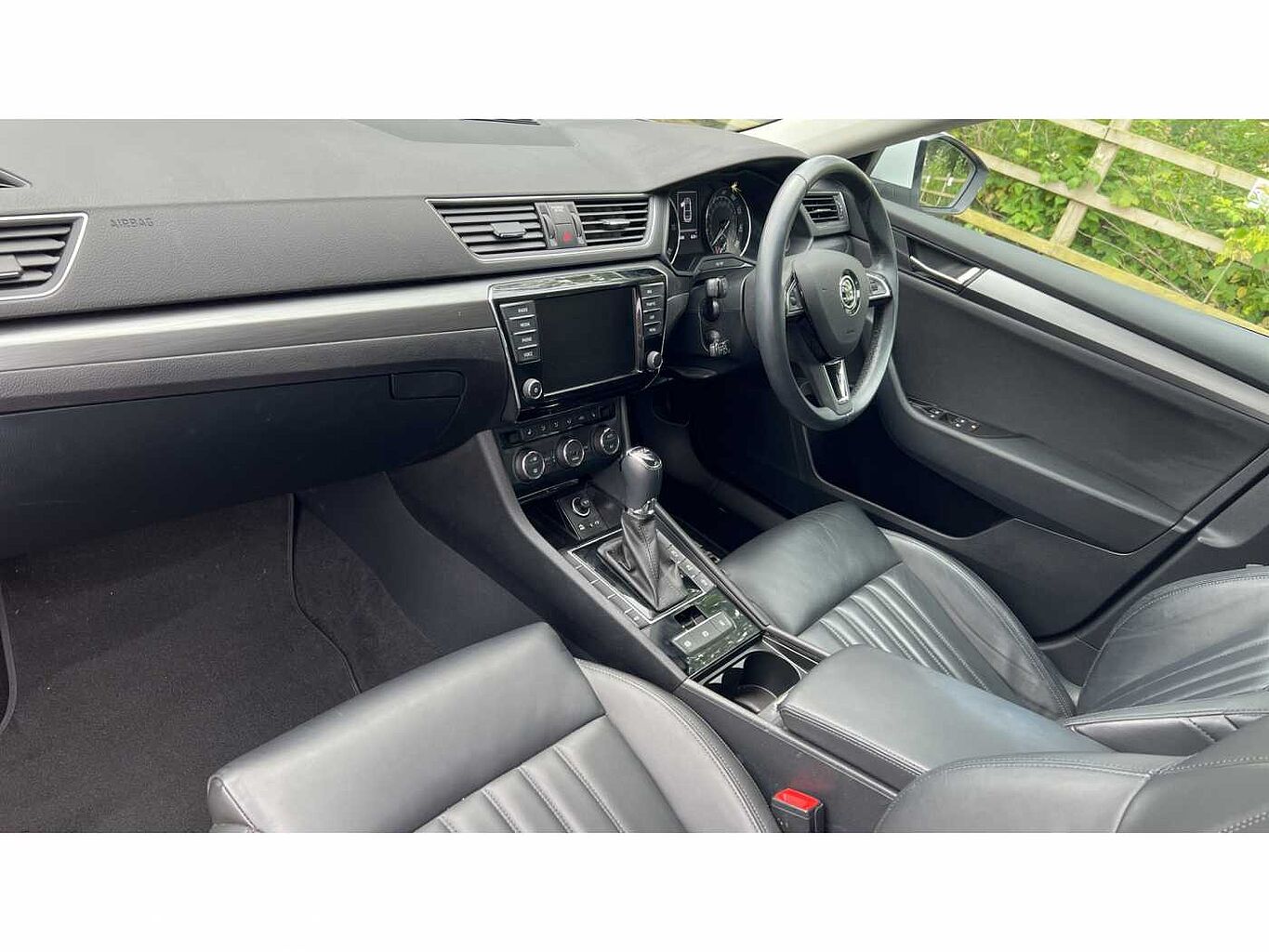 SKODA Superb 2.0 TDI SCR (190PS) SEL Executive DSG H/B