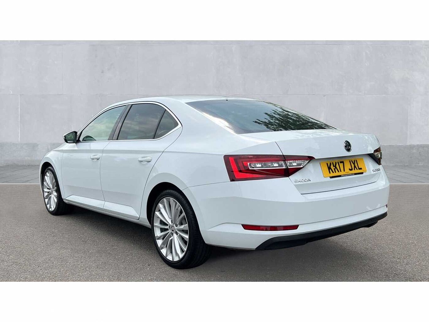 SKODA Superb 2.0 TDI SCR (190PS) SEL Executive DSG H/B