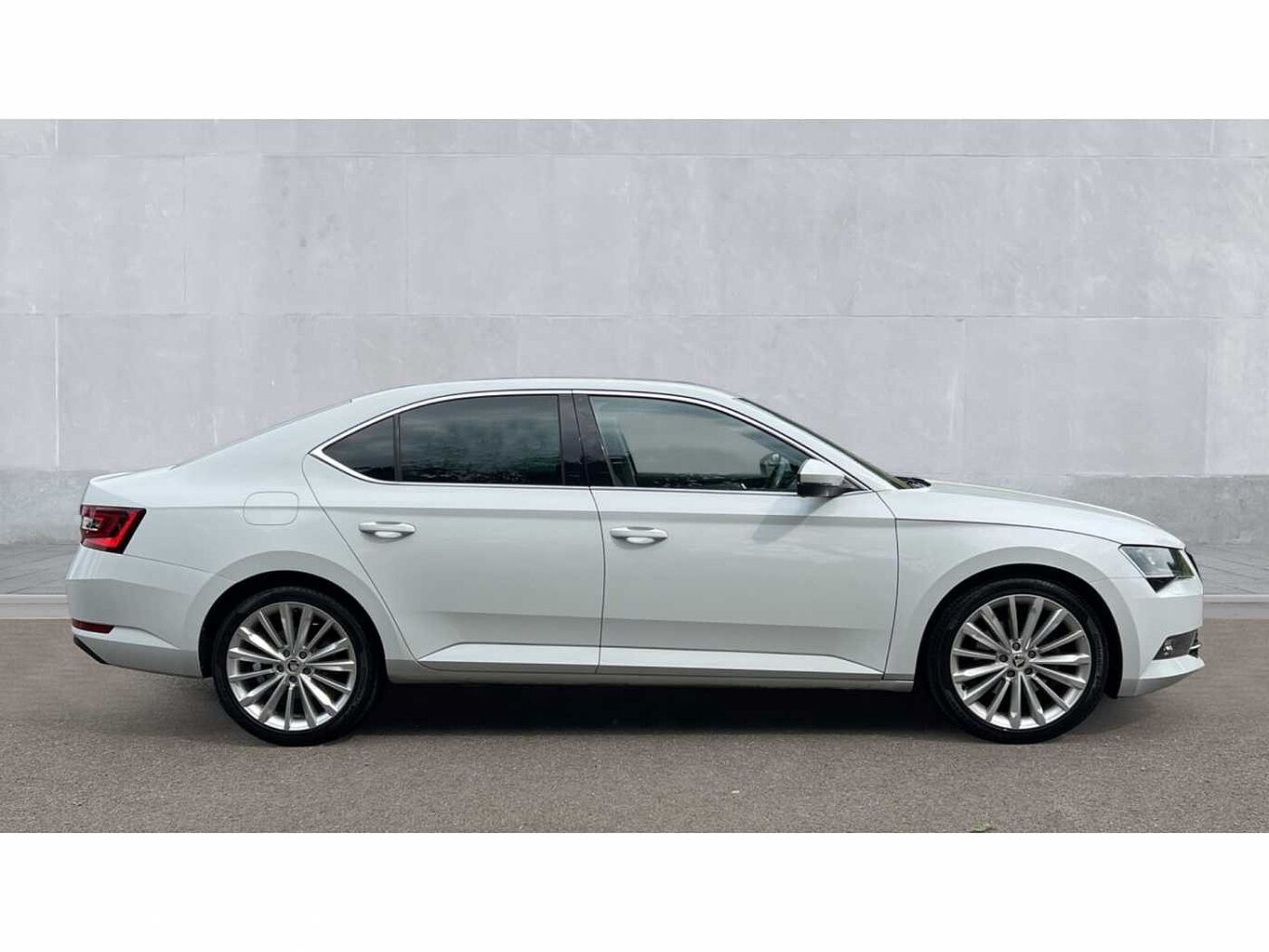 SKODA Superb 2.0 TDI SCR (190PS) SEL Executive DSG H/B