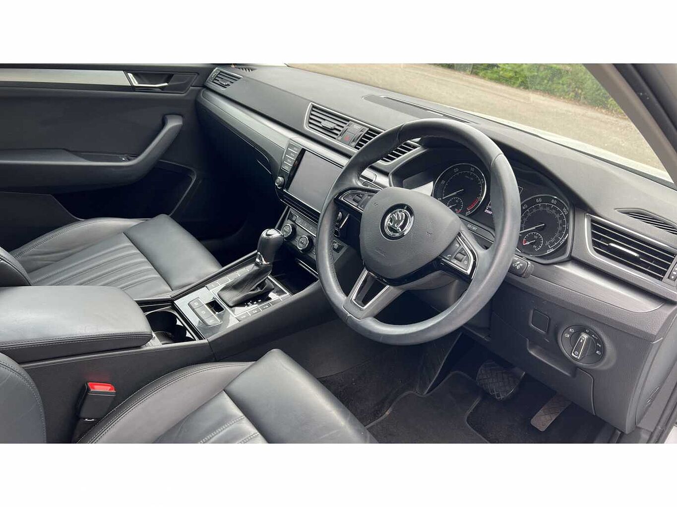 SKODA Superb 2.0 TDI SCR (190PS) SEL Executive DSG H/B