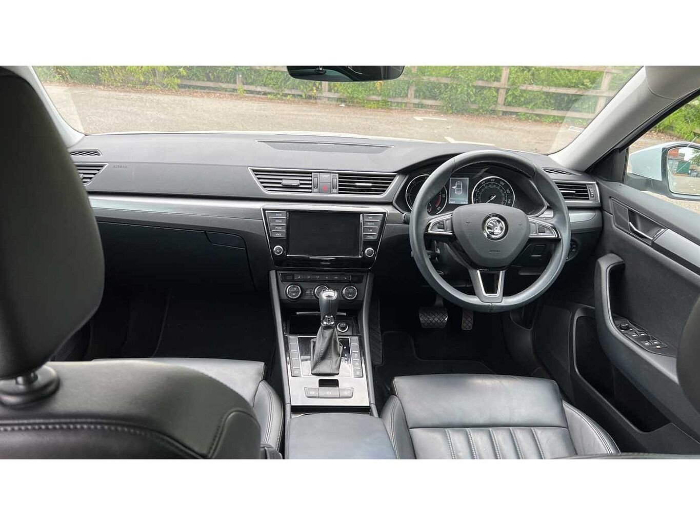 SKODA Superb 2.0 TDI SCR (190PS) SEL Executive DSG H/B