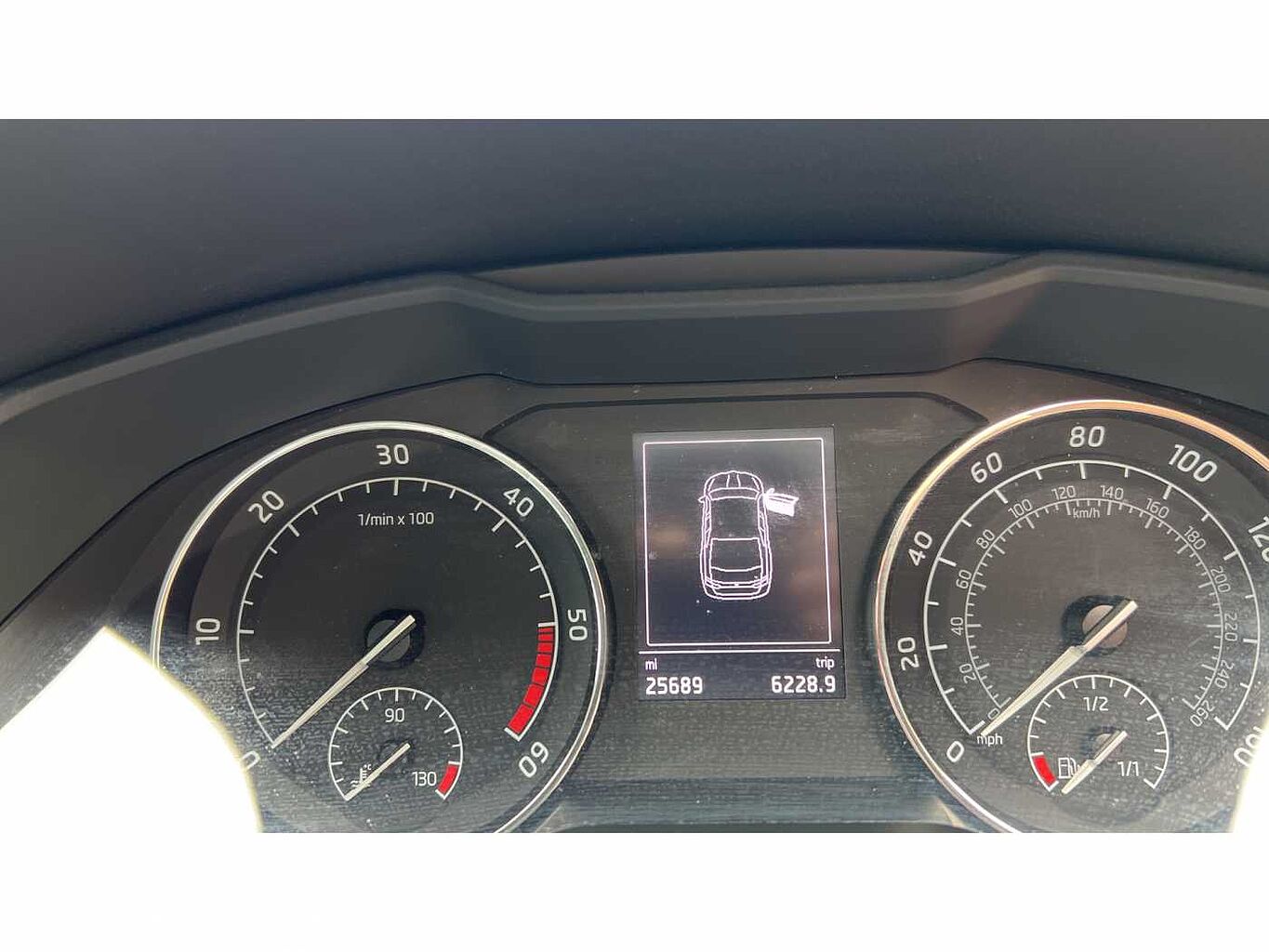 SKODA Superb 2.0 TDI SCR (190PS) SEL Executive DSG H/B