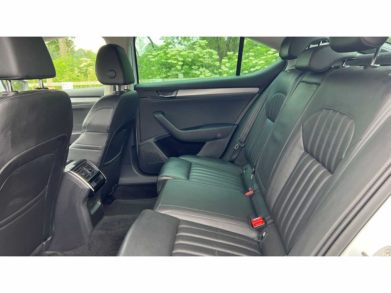 SKODA Superb 2.0 TDI SCR (190PS) SEL Executive DSG H/B