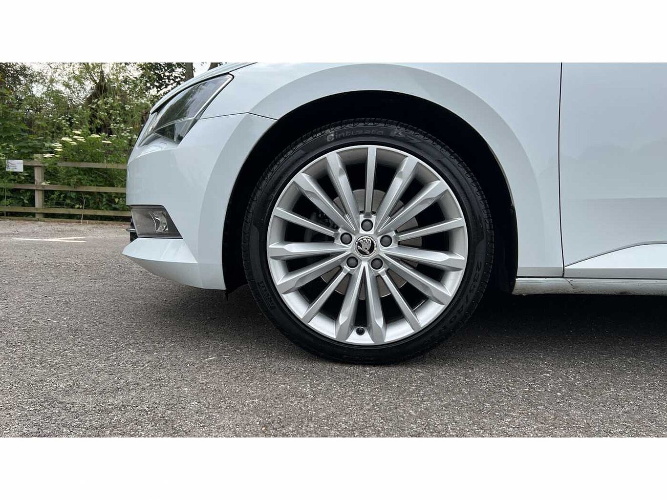 SKODA Superb 2.0 TDI SCR (190PS) SEL Executive DSG H/B