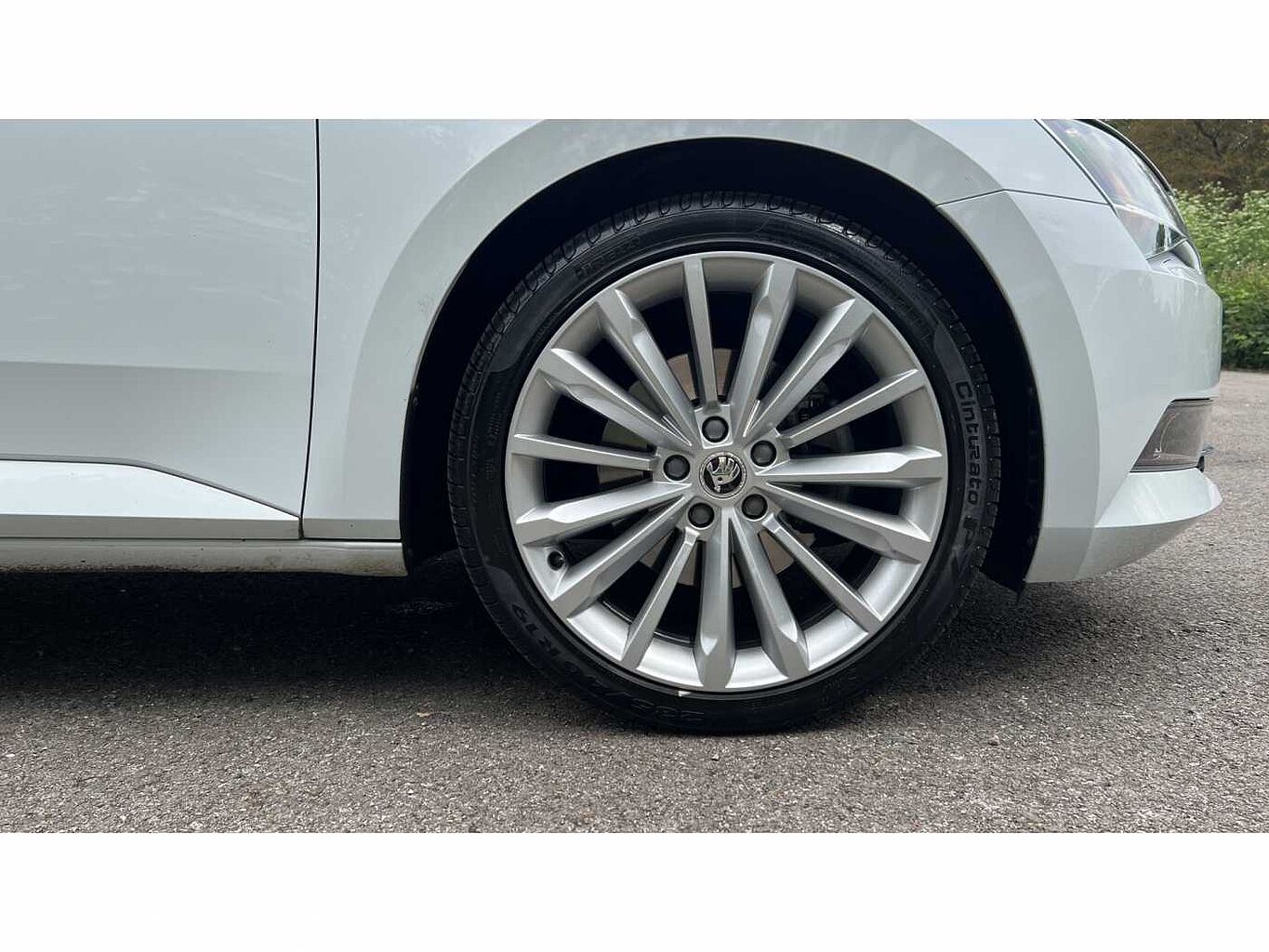 SKODA Superb 2.0 TDI SCR (190PS) SEL Executive DSG H/B