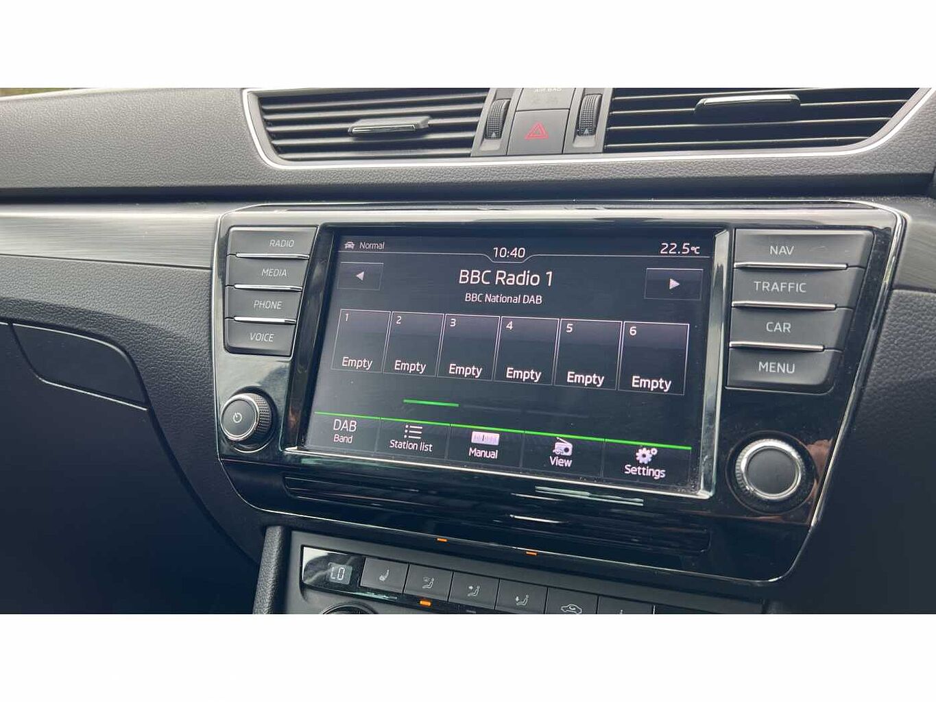 SKODA Superb 2.0 TDI SCR (190PS) SEL Executive DSG H/B