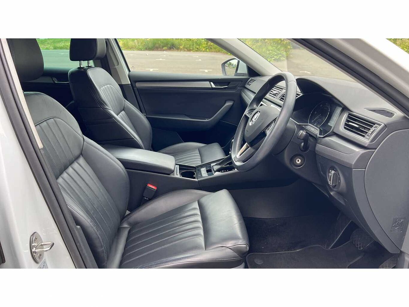 SKODA Superb 2.0 TDI SCR (190PS) SEL Executive DSG H/B