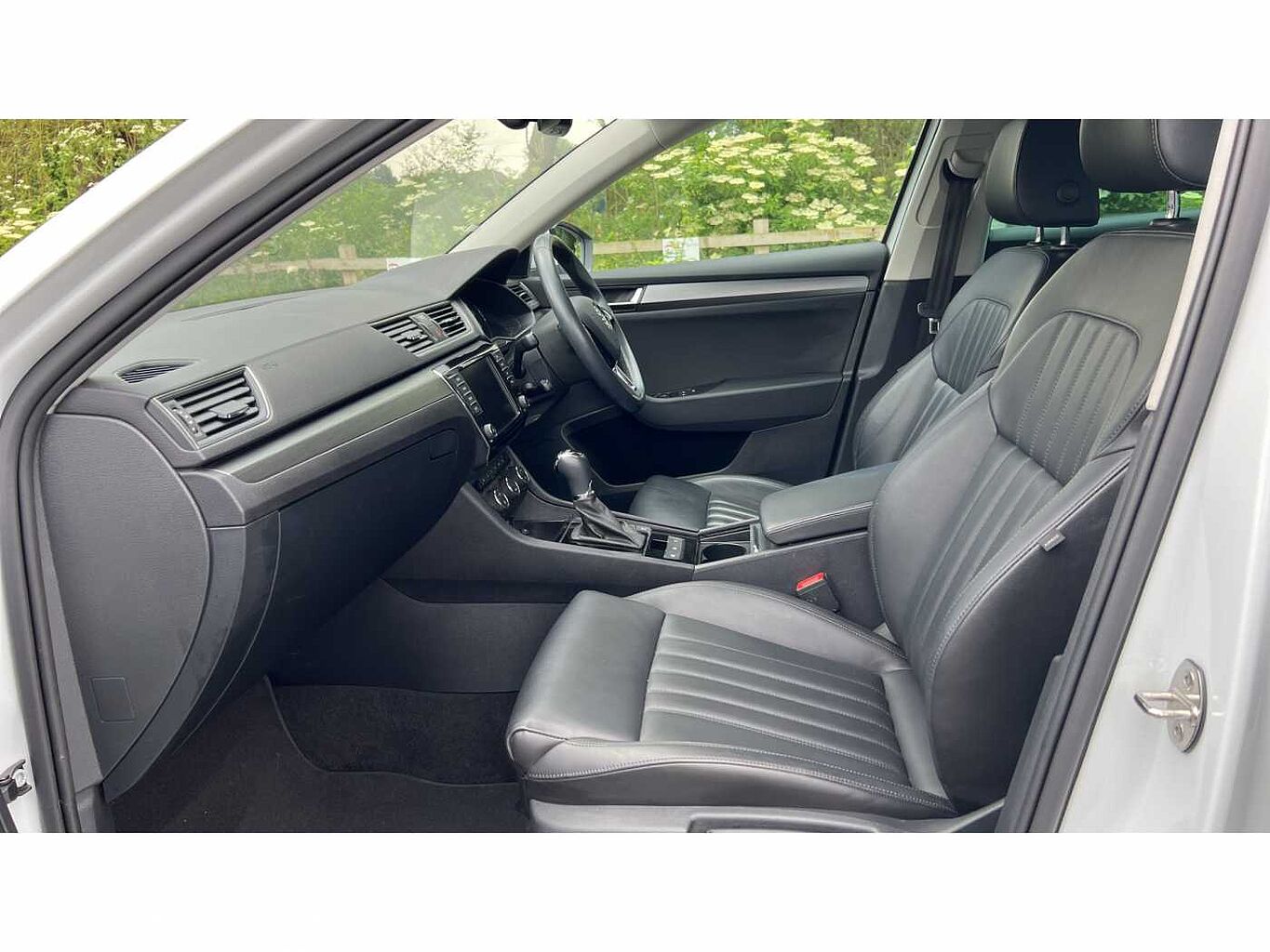 SKODA Superb 2.0 TDI SCR (190PS) SEL Executive DSG H/B