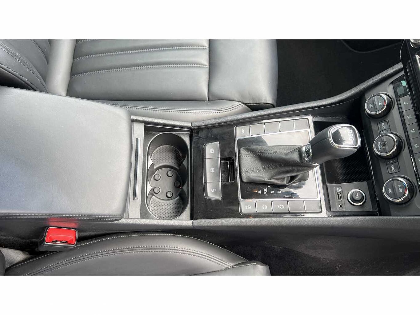 SKODA Superb 2.0 TDI SCR (190PS) SEL Executive DSG H/B