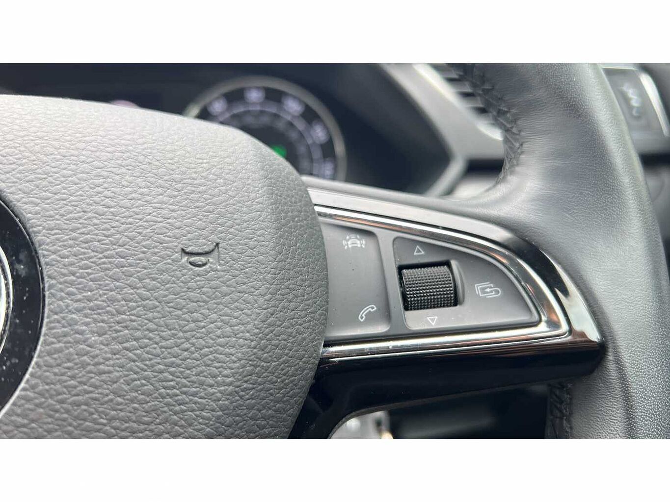 SKODA Superb 2.0 TDI SCR (190PS) SEL Executive DSG H/B