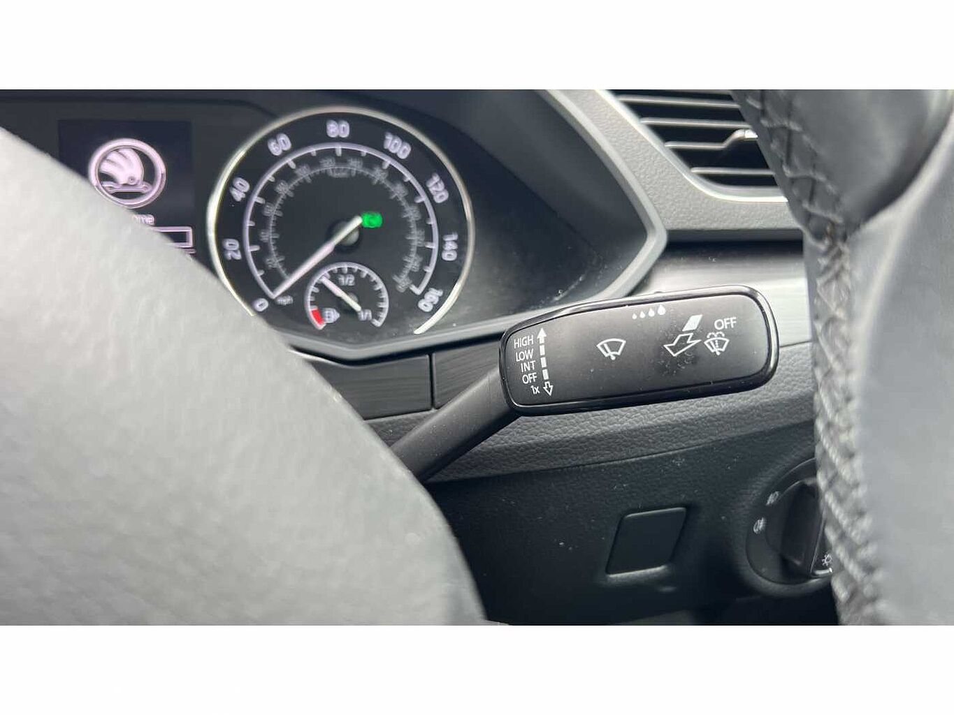 SKODA Superb 2.0 TDI SCR (190PS) SEL Executive DSG H/B