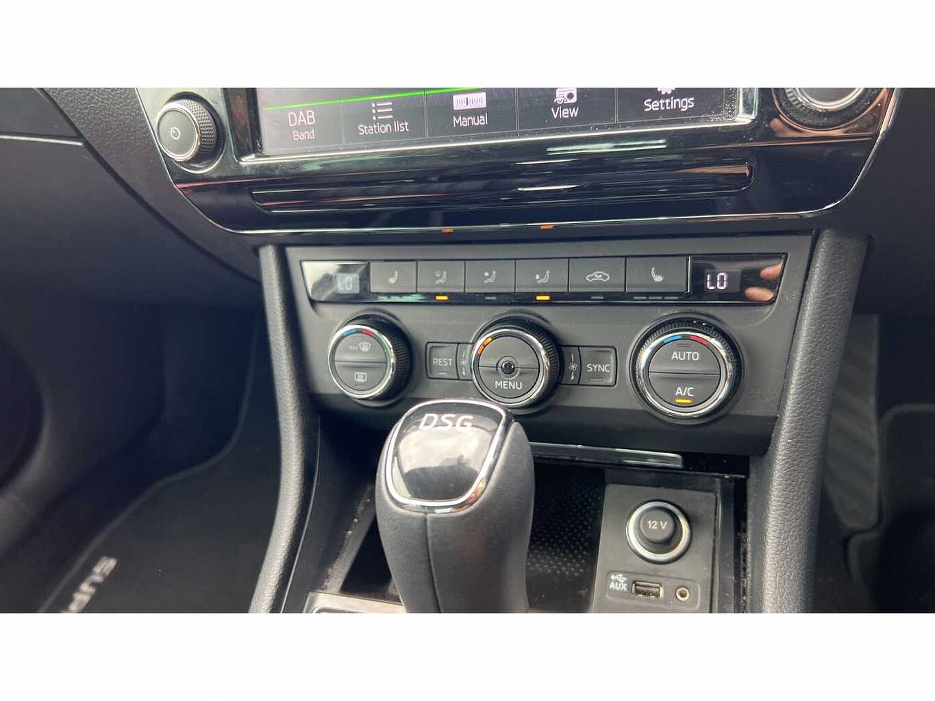 SKODA Superb 2.0 TDI SCR (190PS) SEL Executive DSG H/B
