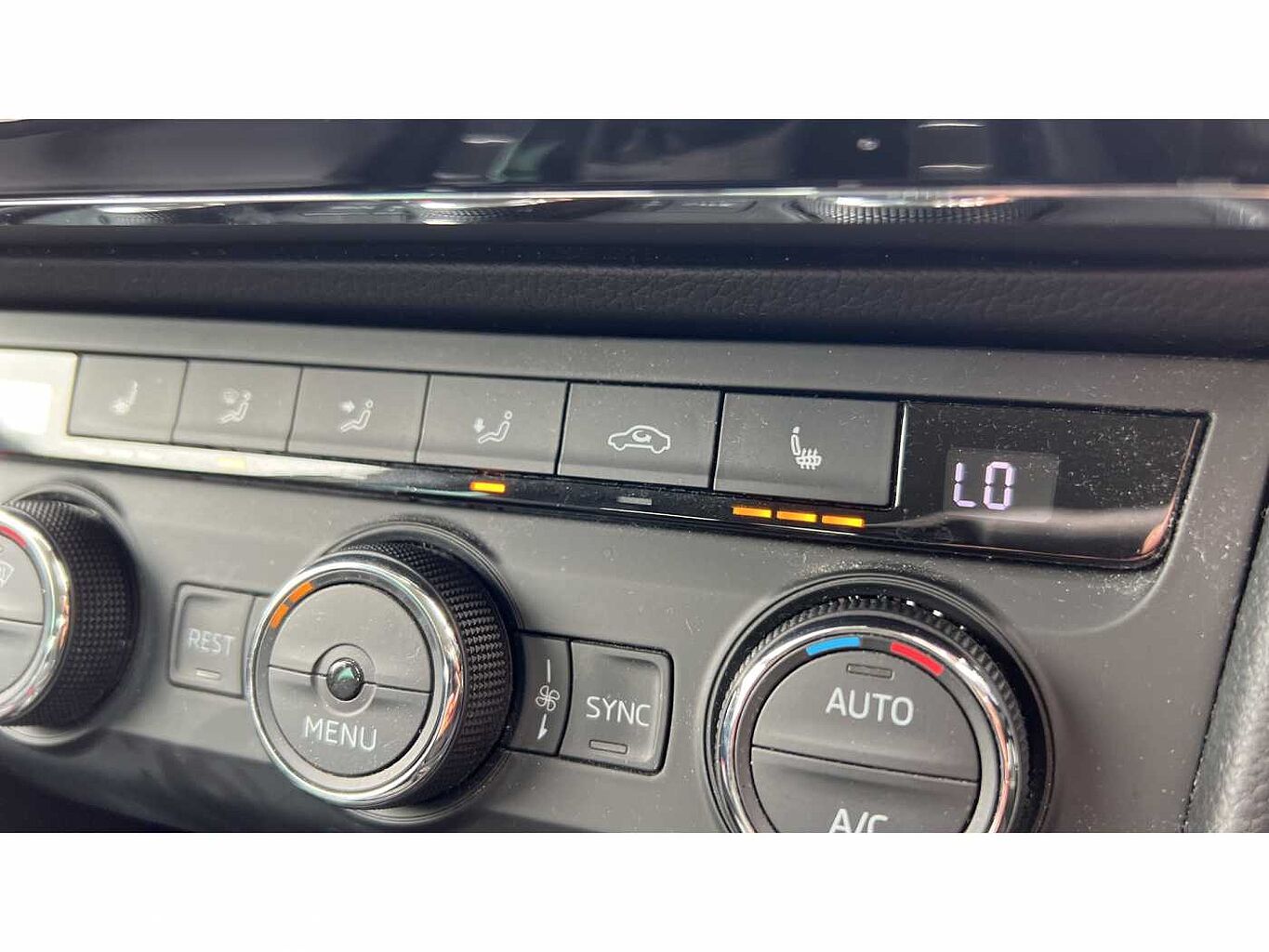 SKODA Superb 2.0 TDI SCR (190PS) SEL Executive DSG H/B