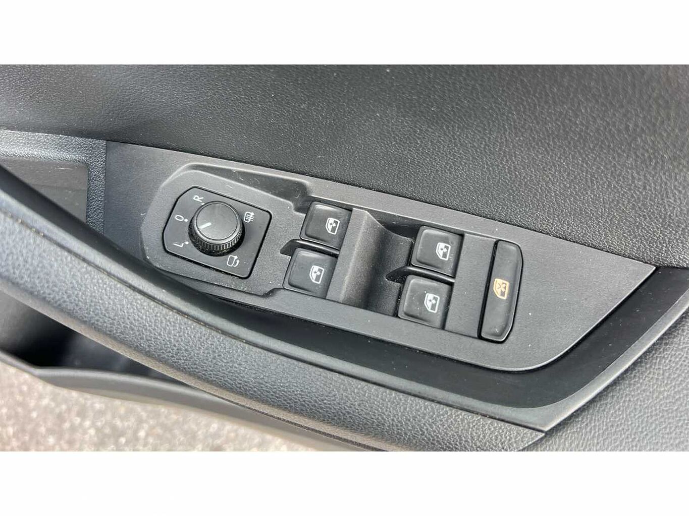 SKODA KAROQ 1.5 TSI SE L 5dr