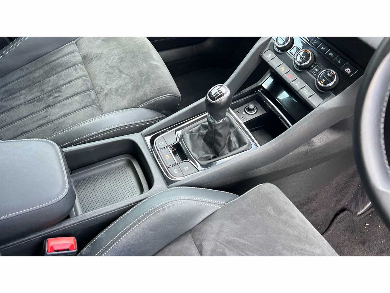 SKODA KAROQ 1.5 TSI SE L 5dr