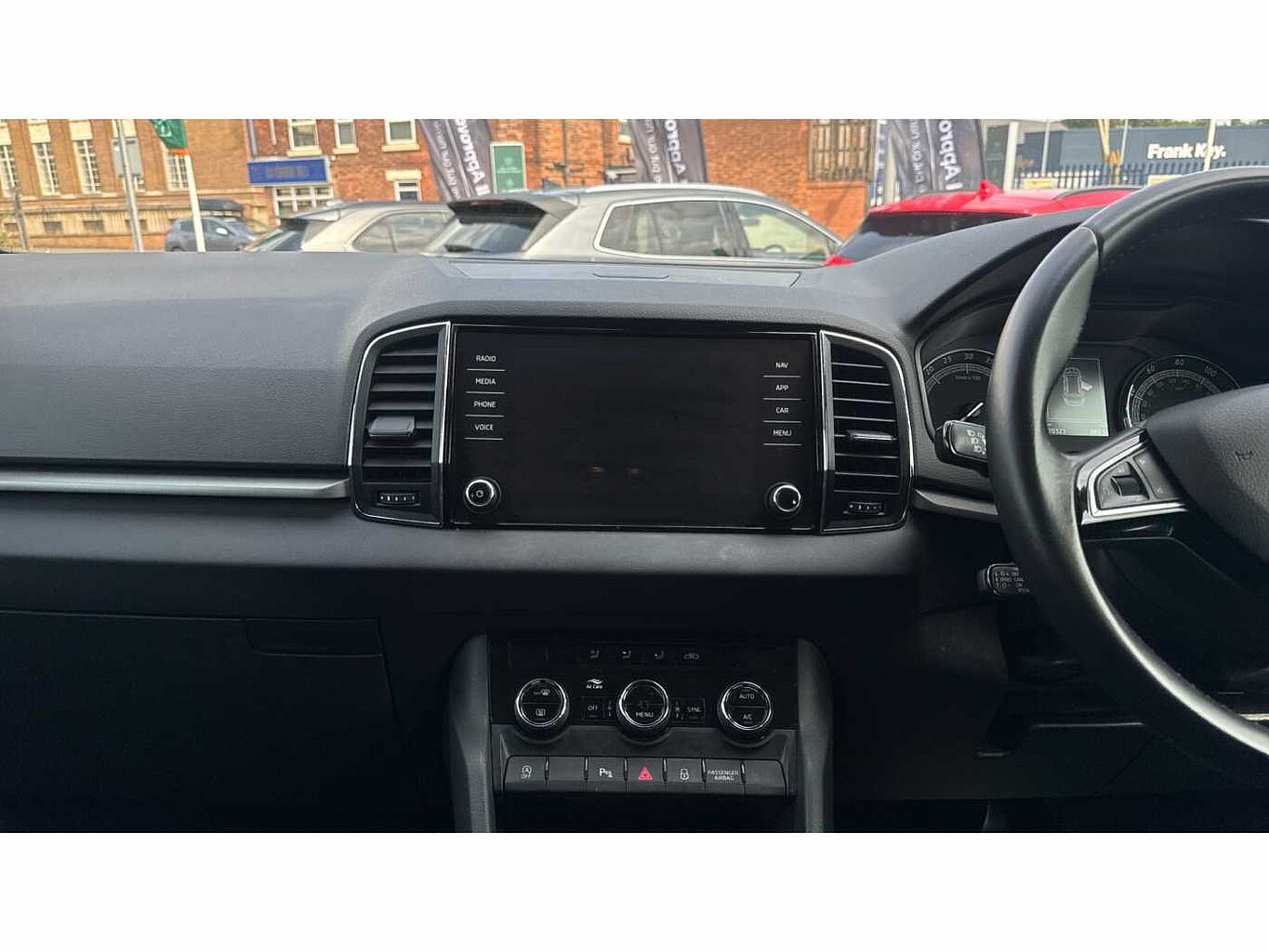 SKODA Karoq SUV 1.6TDI (115ps) SE Technology SCR DSG