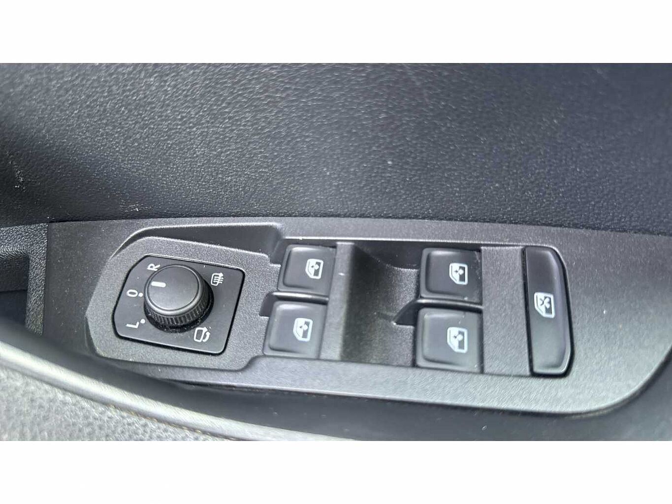 SKODA Karoq SUV 1.6TDI (115ps) SE Technology SCR DSG