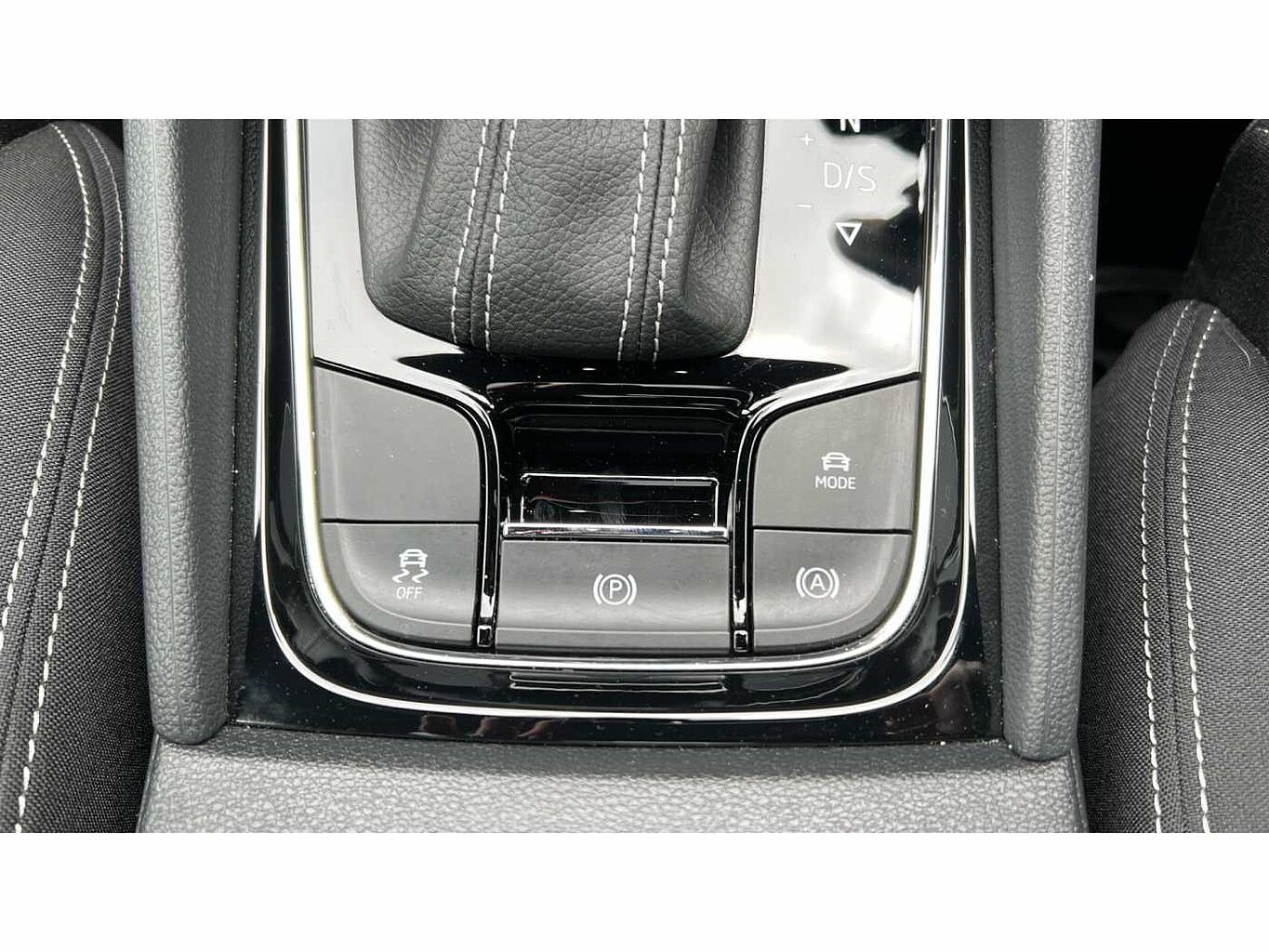 SKODA Karoq SUV 2.0 TSI (190ps) 4X4 SportLine DSG