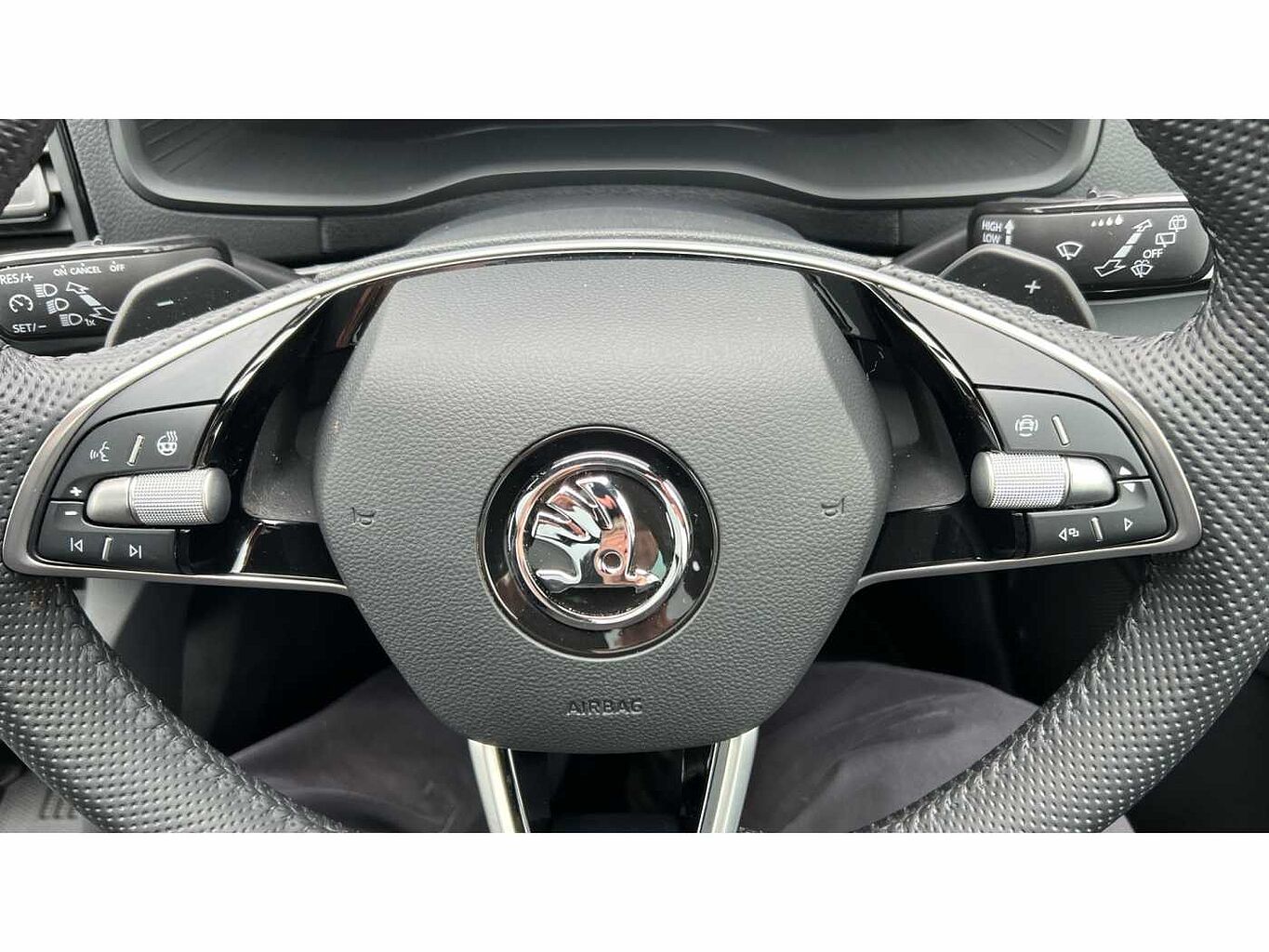 SKODA Karoq SUV 2.0 TSI (190ps) 4X4 SportLine DSG