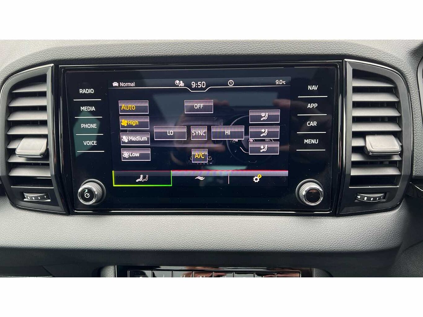 SKODA Karoq SUV 2.0 TSI (190ps) 4X4 SportLine DSG